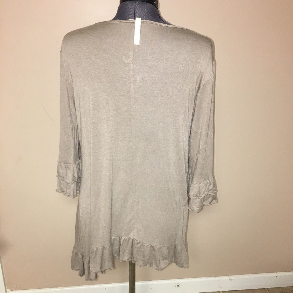 Forgotten Grace Ruffle Top size medium - Picture 4 of 5